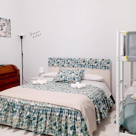Dory'S Room Camera Nel Cuore Di Napoli Exteriör bild